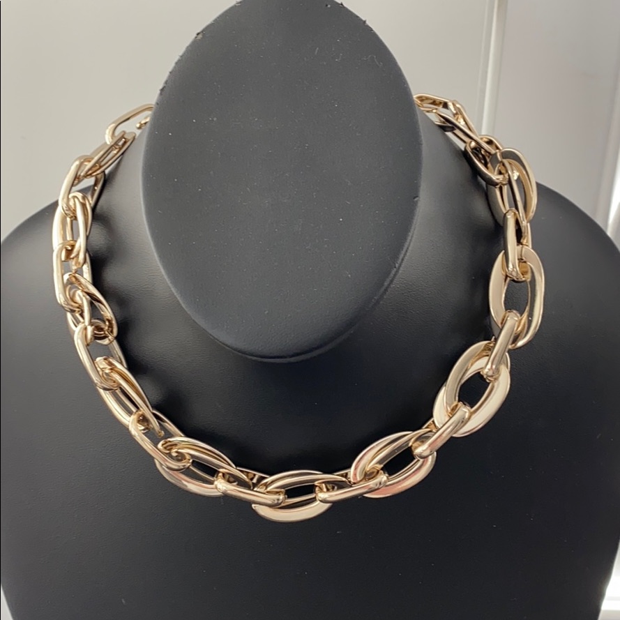Halogen (I) New Chain-Link Choker